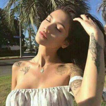 跨界？王菲客串模特走秀气场强大